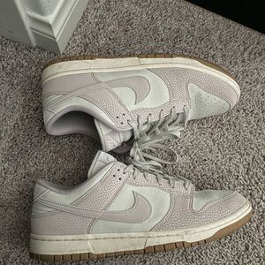 Nike Women's Light purple and Tan Sneakers